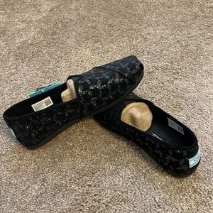 NWT Tom’s Alpargata Black Flocked Cats/Iridescent Glitter size 7